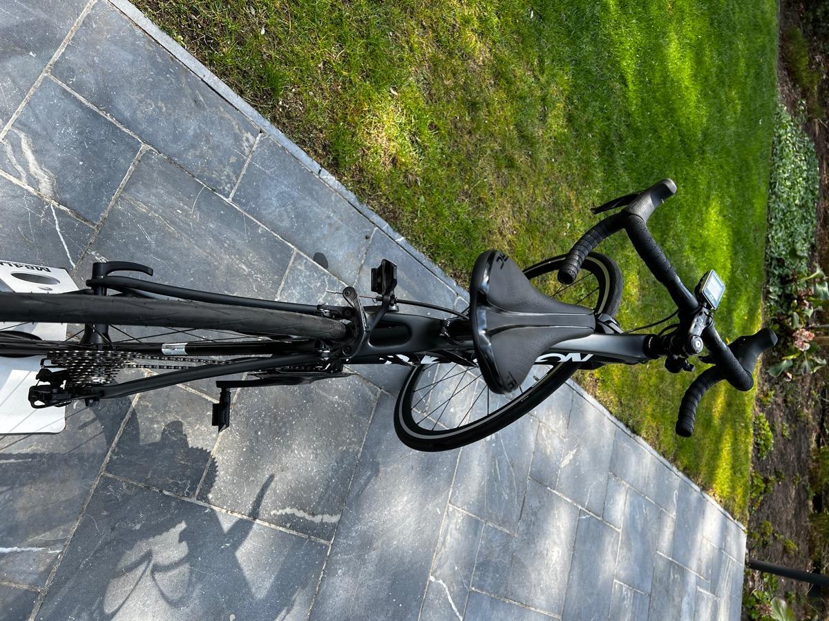 Tweedehands Carbon racefiets Thompson 2019 maar 300 km mee gereden te koop  - 50610