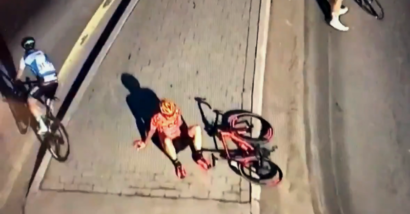 Vidéo : Un cycliste simule un crash pour se reposer