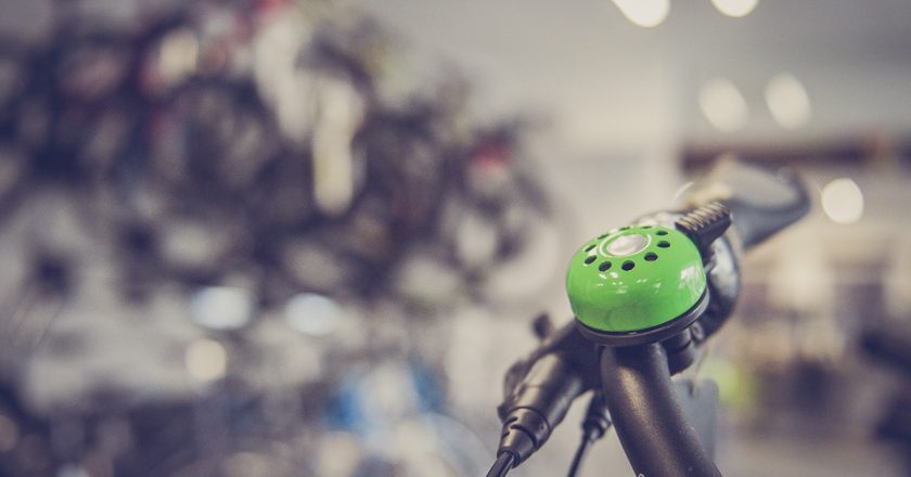Avec un vélo électrique, vous évitez les files et c’est meilleur pour l’environnement.