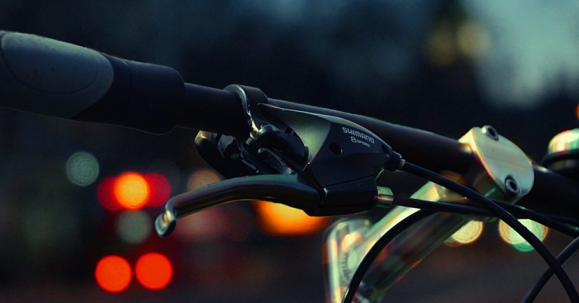 Changement d’heure : des kits d’éclairage gratuits pour les cyclistes bruxellois
