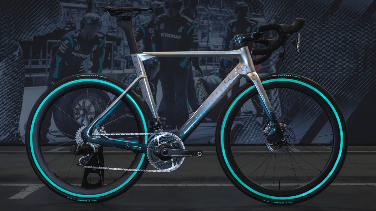 Vélo de route NPlus x MercedesAMG Petronas développé