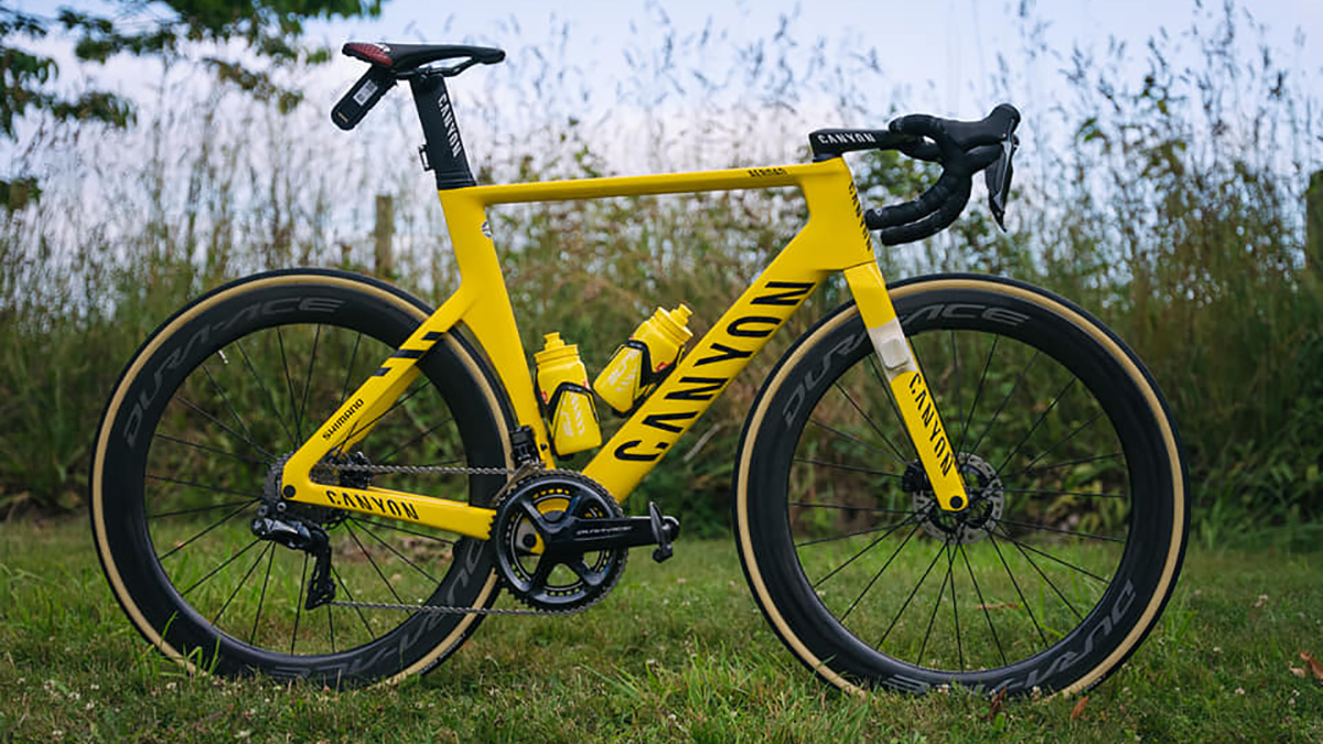Découvrez le vélo jaune de Mathieu van der Poel en détail ...